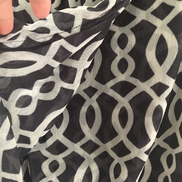 New York & Company Size small sleeveless blouse. - Picture 3 of 4